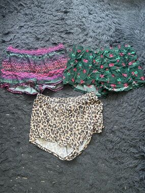 Women’s vs pink pj shorts size large